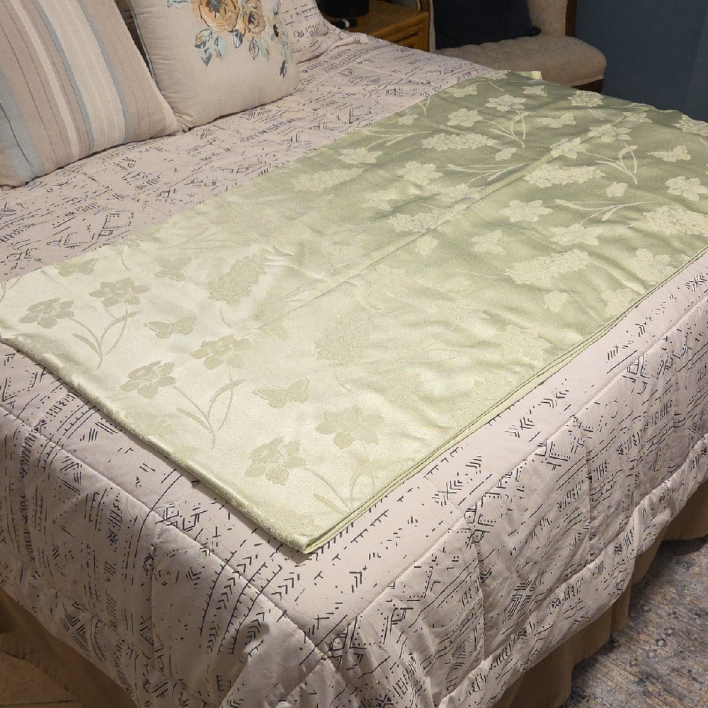 Table Cloth = Beautiful Rectangular Large Mint Green Table Cloth